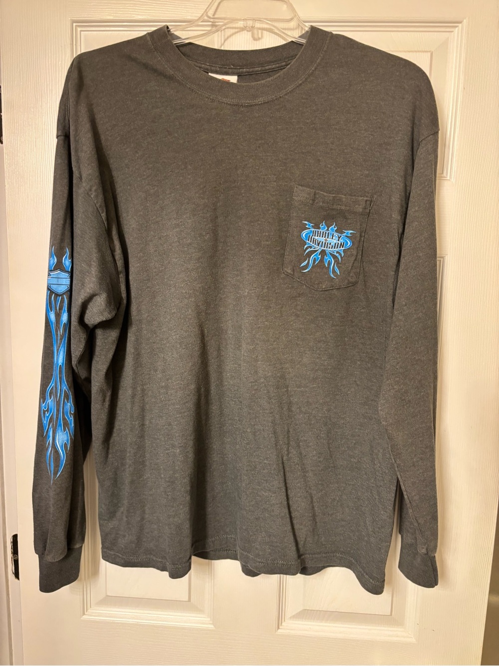 Harley-Davidson Charcoal Long Sleeve Pocket Tee with Blue Flame Graphic. Sz XL